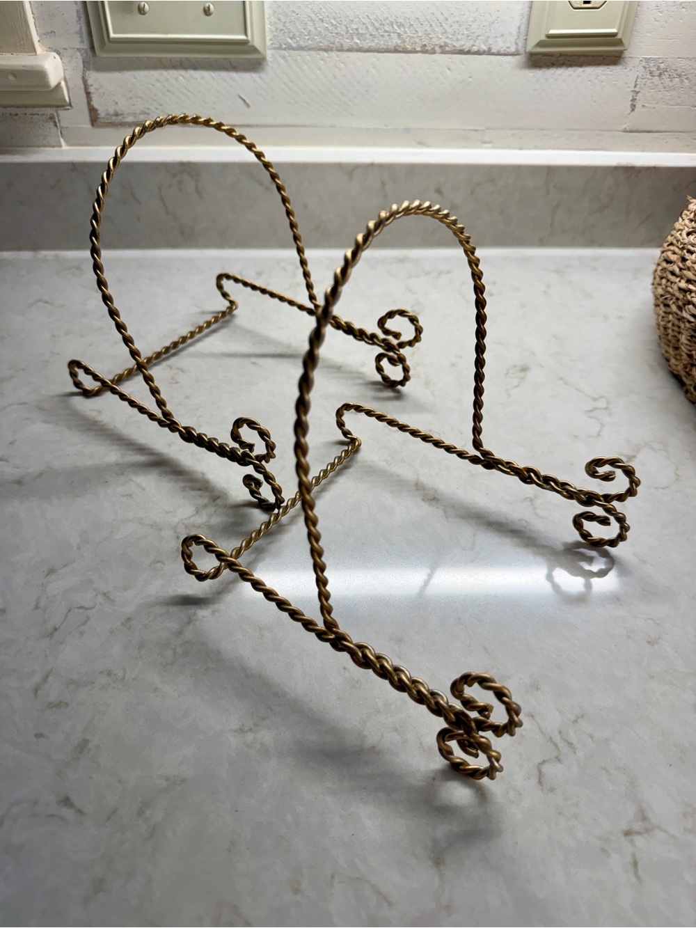 VINTAGE, GOLD-TONED, TWISTED, WIRE DISPLAY EASEL. SET/2.